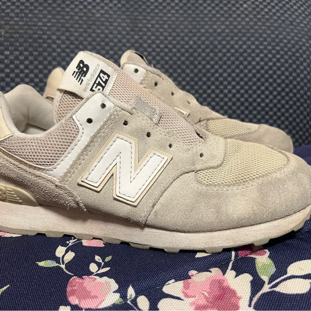 New Balance Sand and Cream Sneakers Kids Size 2